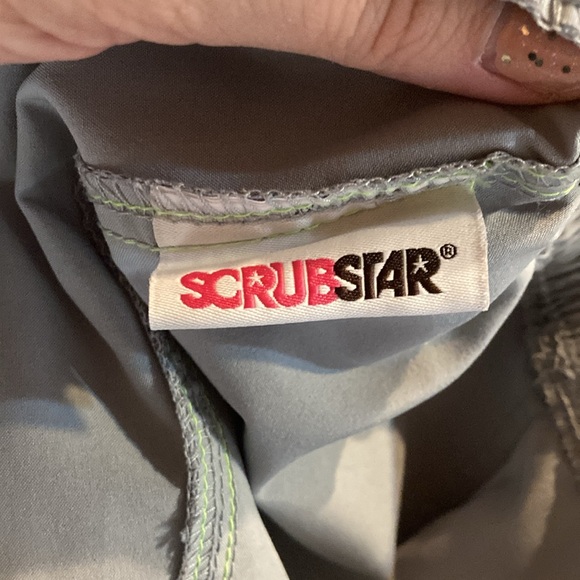 Scrubs great condition solid as set large - Picture 10 of 11